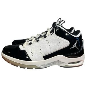 Air Jordan Play in these Q athletic shoes. White/Metallic/Silver-Black. Sz 10.5M